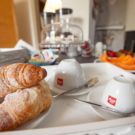 La Casa Di Monica Bed & Breakfast *