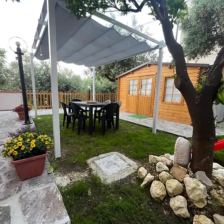 La Casa Di Monica Alojamento de Acomodação e Pequeno-almoço 3*